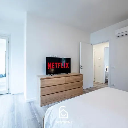 Luxury Con Doppia Terrazza E Posto Auto Apartment *